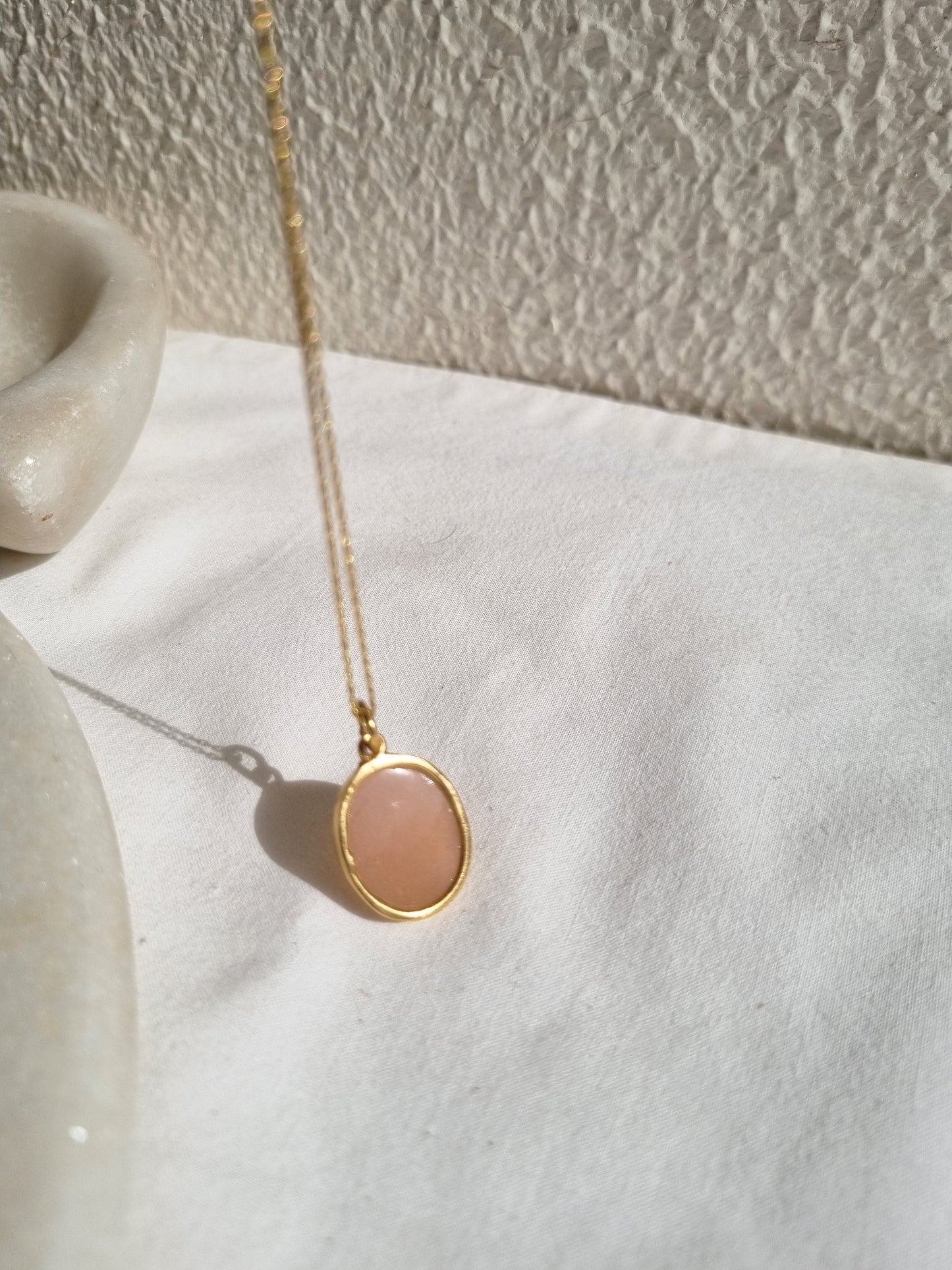vana - Peach Moonstone Oval Pendant