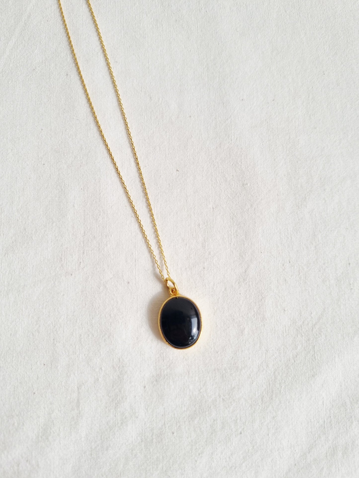 vana - Black Onyx Oval Pendant