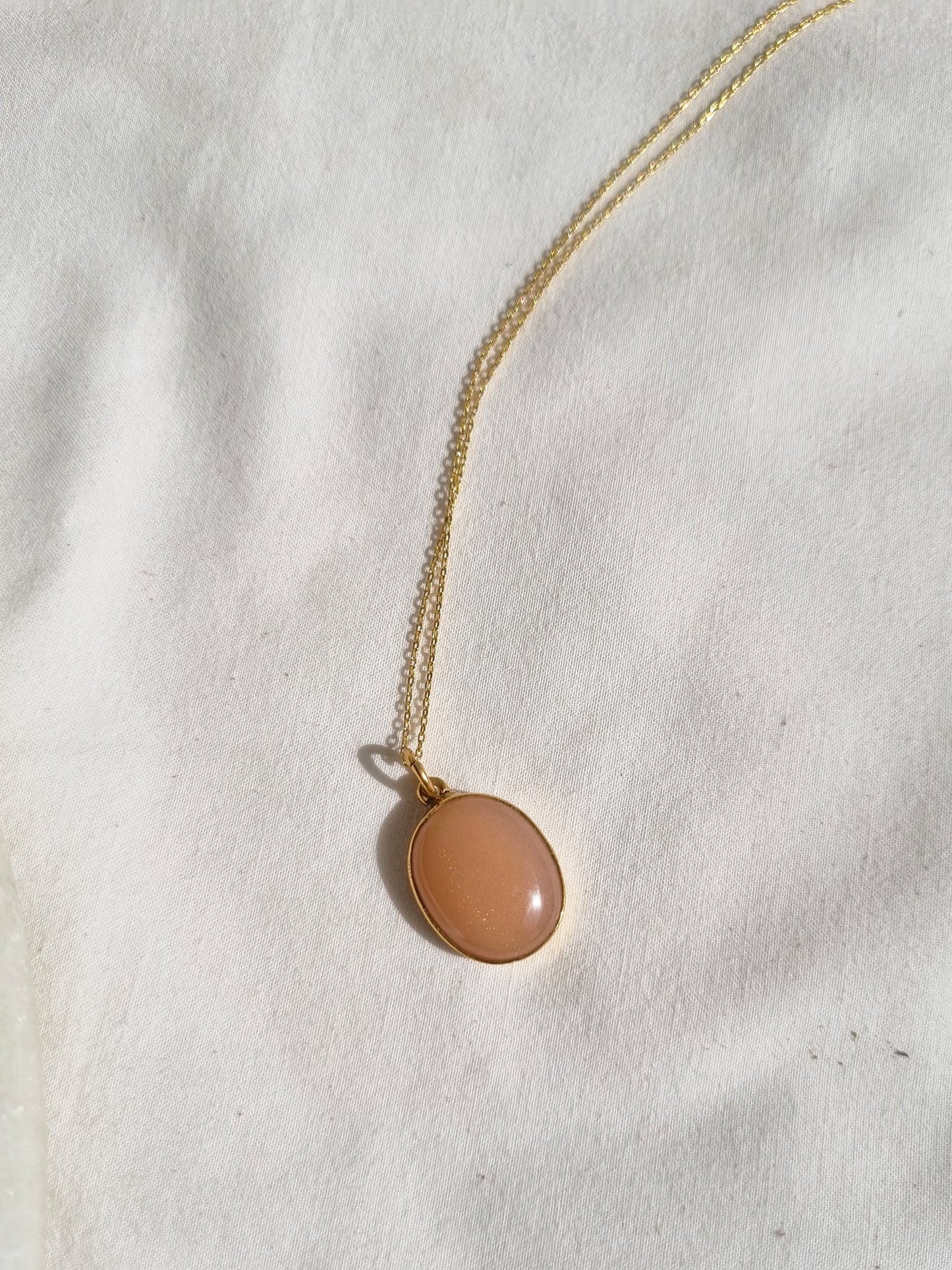 vana - Peach Moonstone Oval Pendant