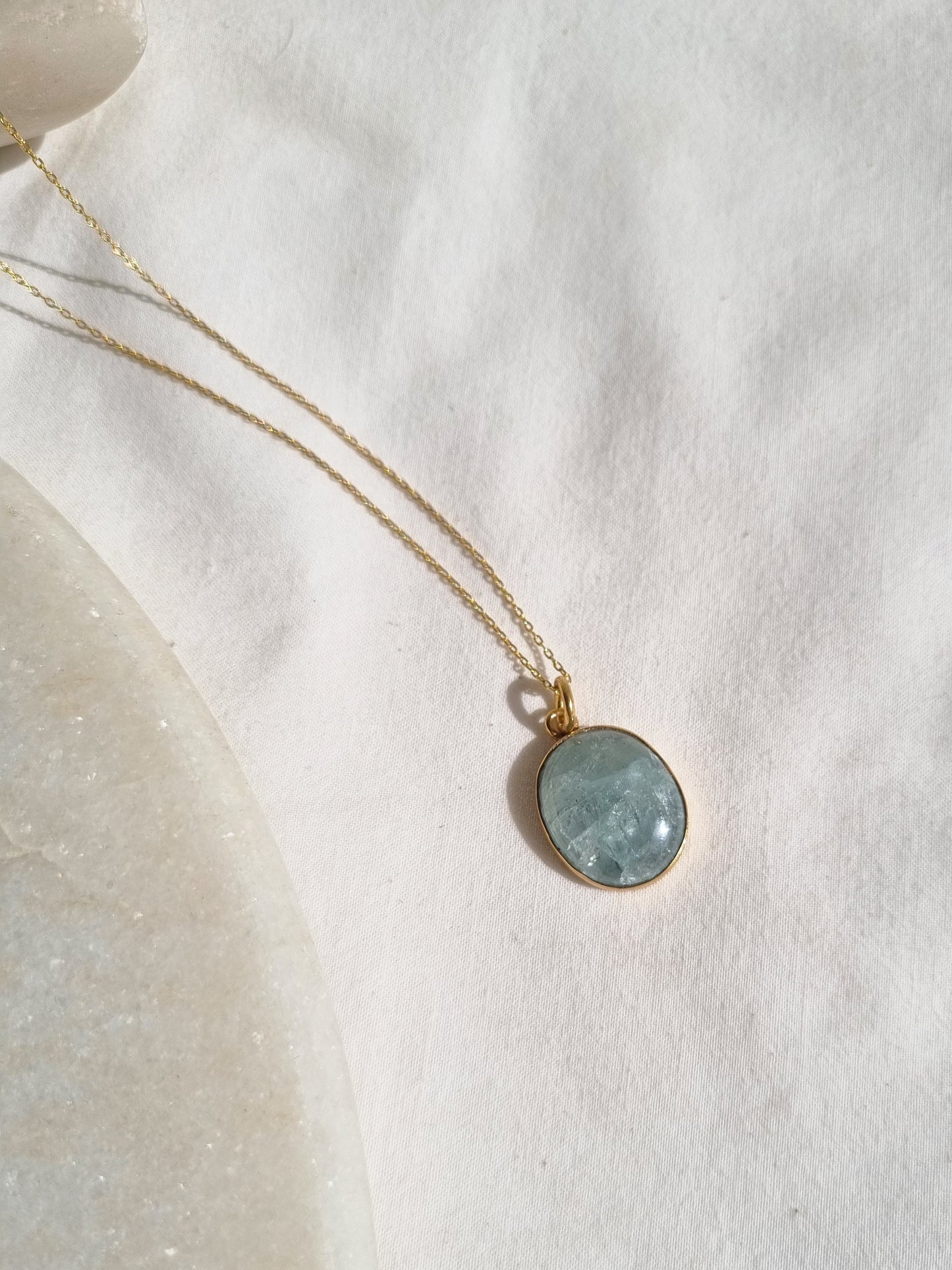 vana - Aquamarine Oval Pendant