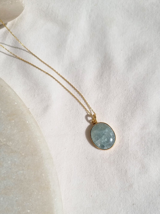 vana - Aquamarine Oval Pendant