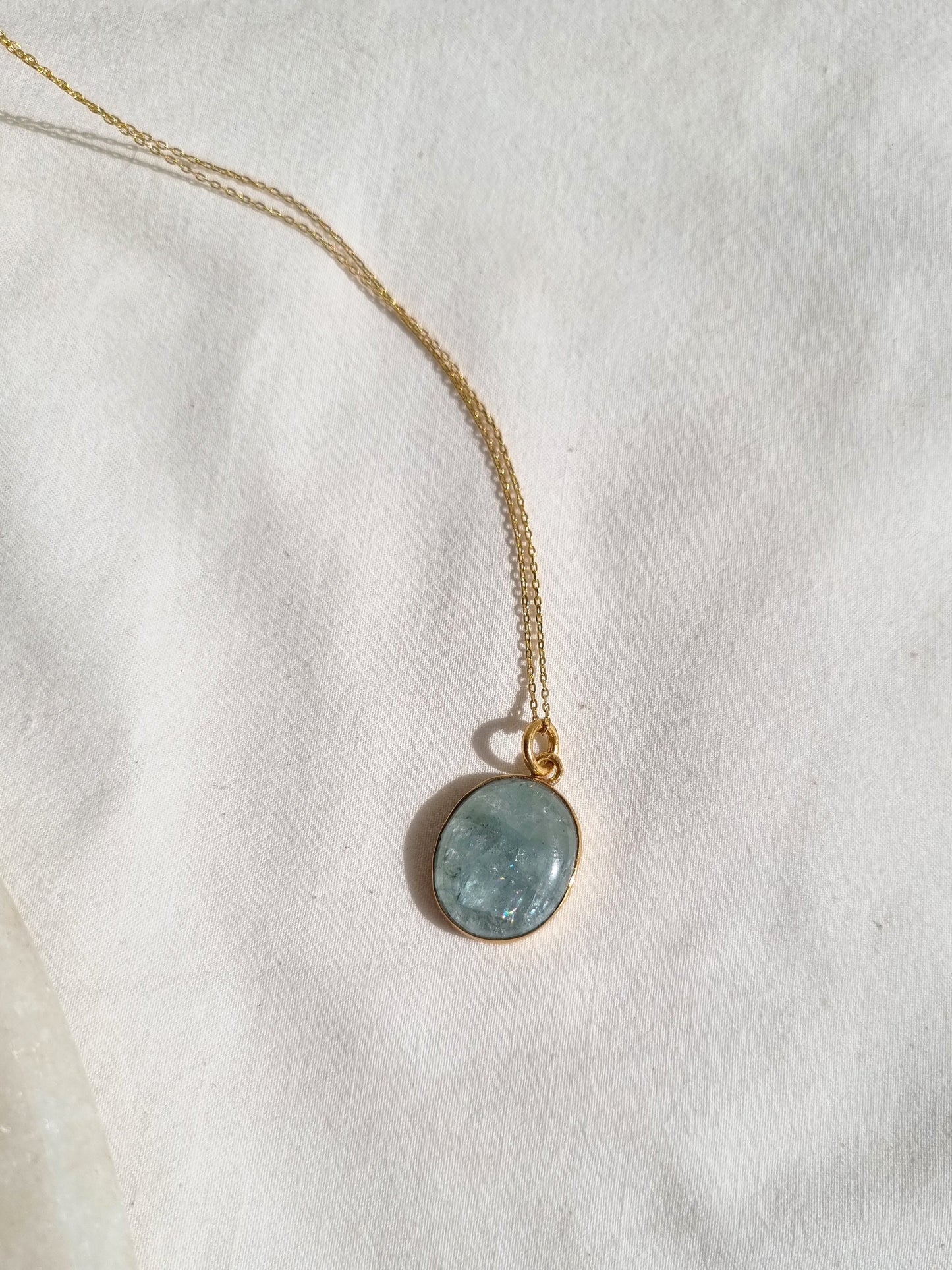vana - Aquamarine Oval Pendant