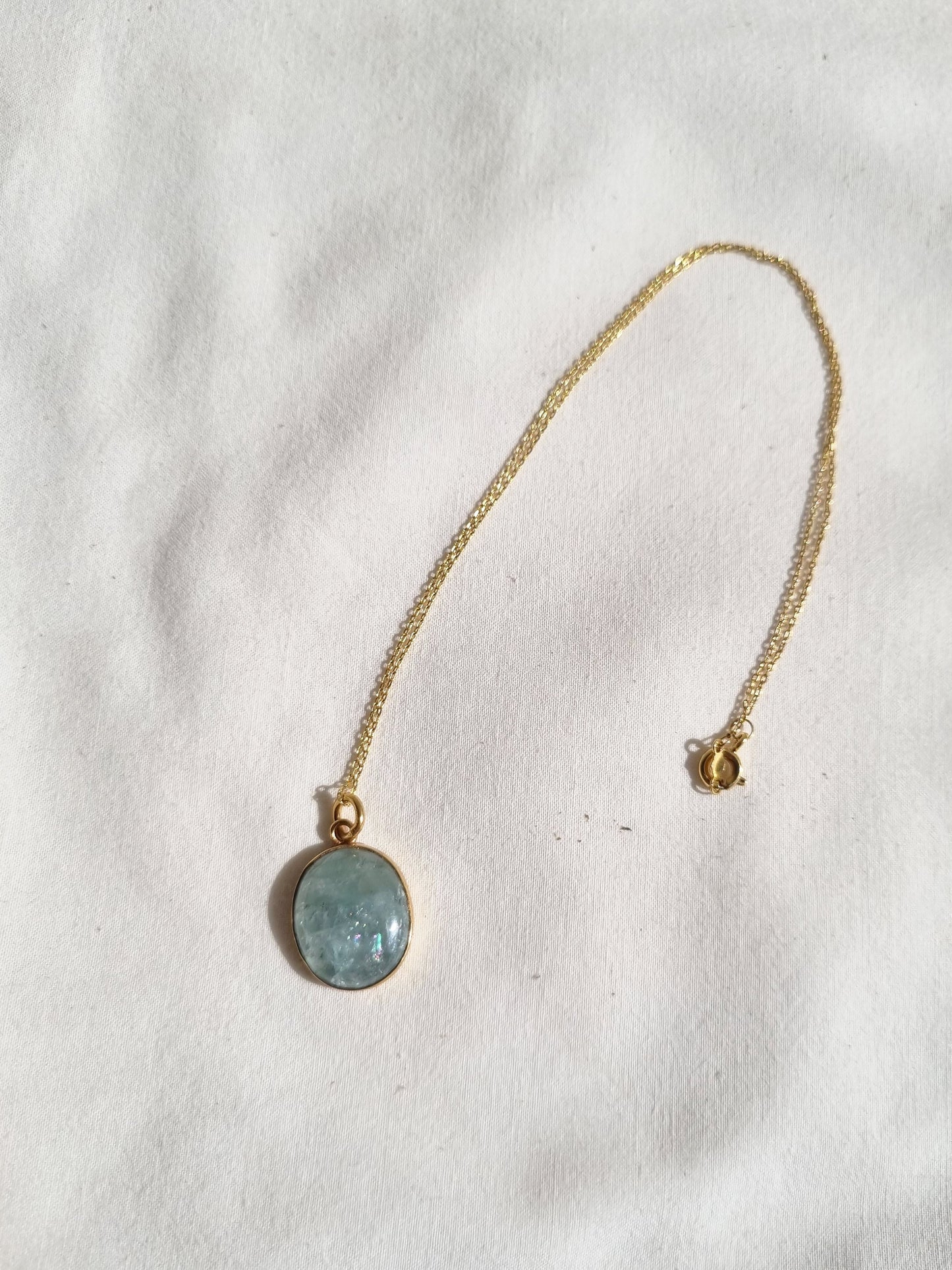 vana - Aquamarine Oval Pendant