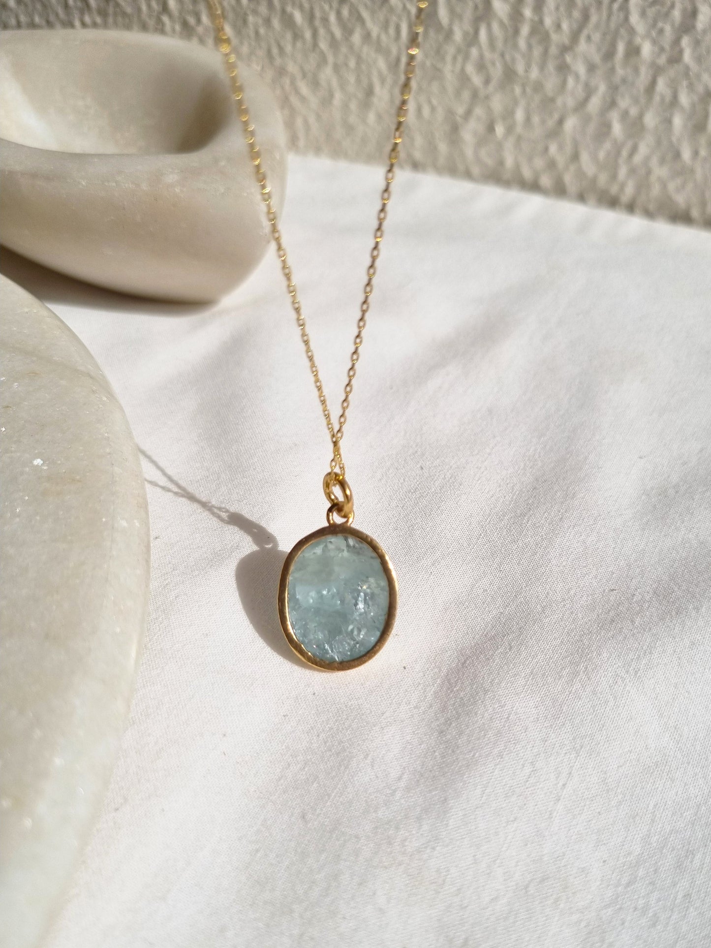 vana - Aquamarine Oval Pendant