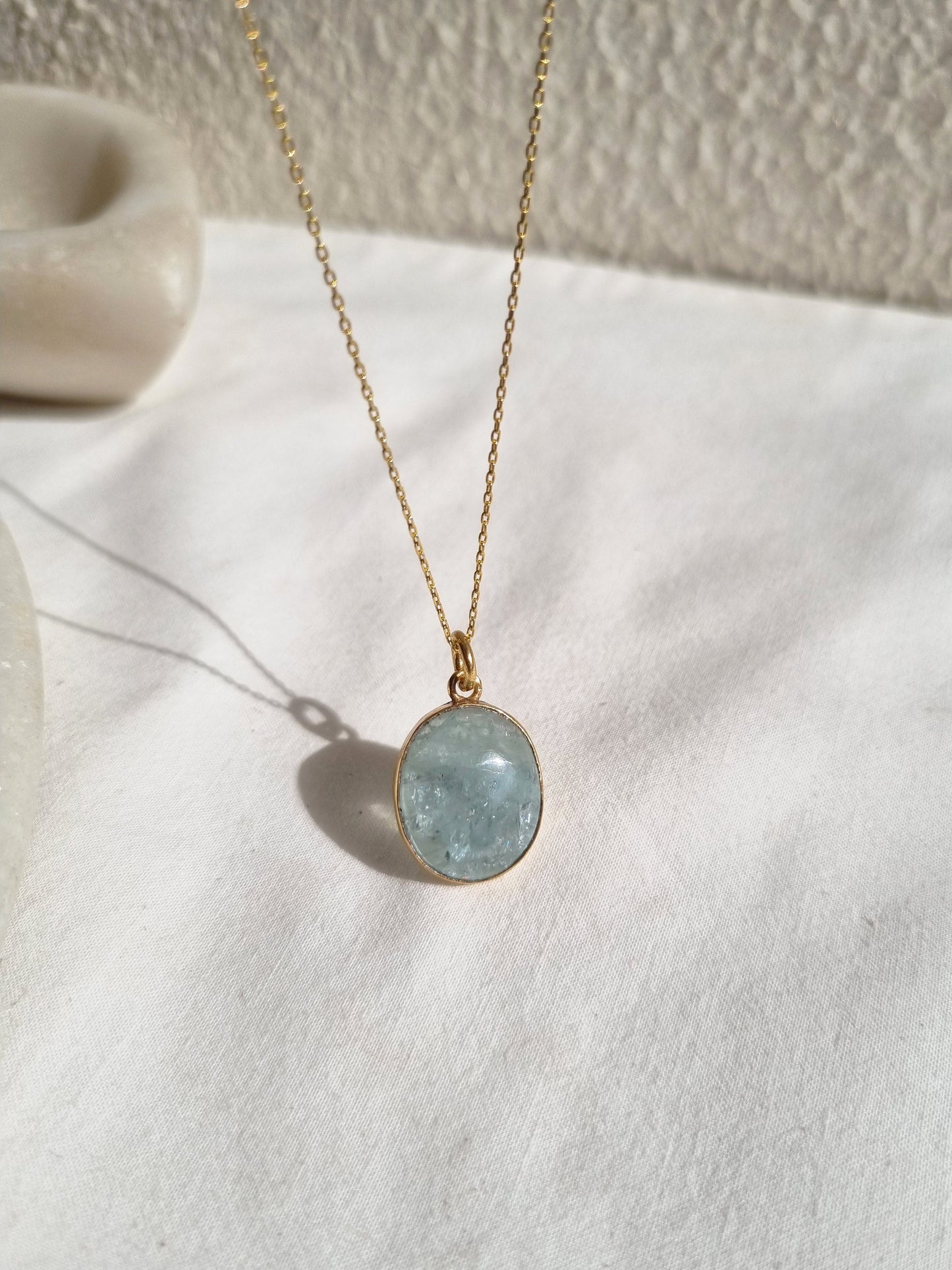 vana - Aquamarine Oval Pendant