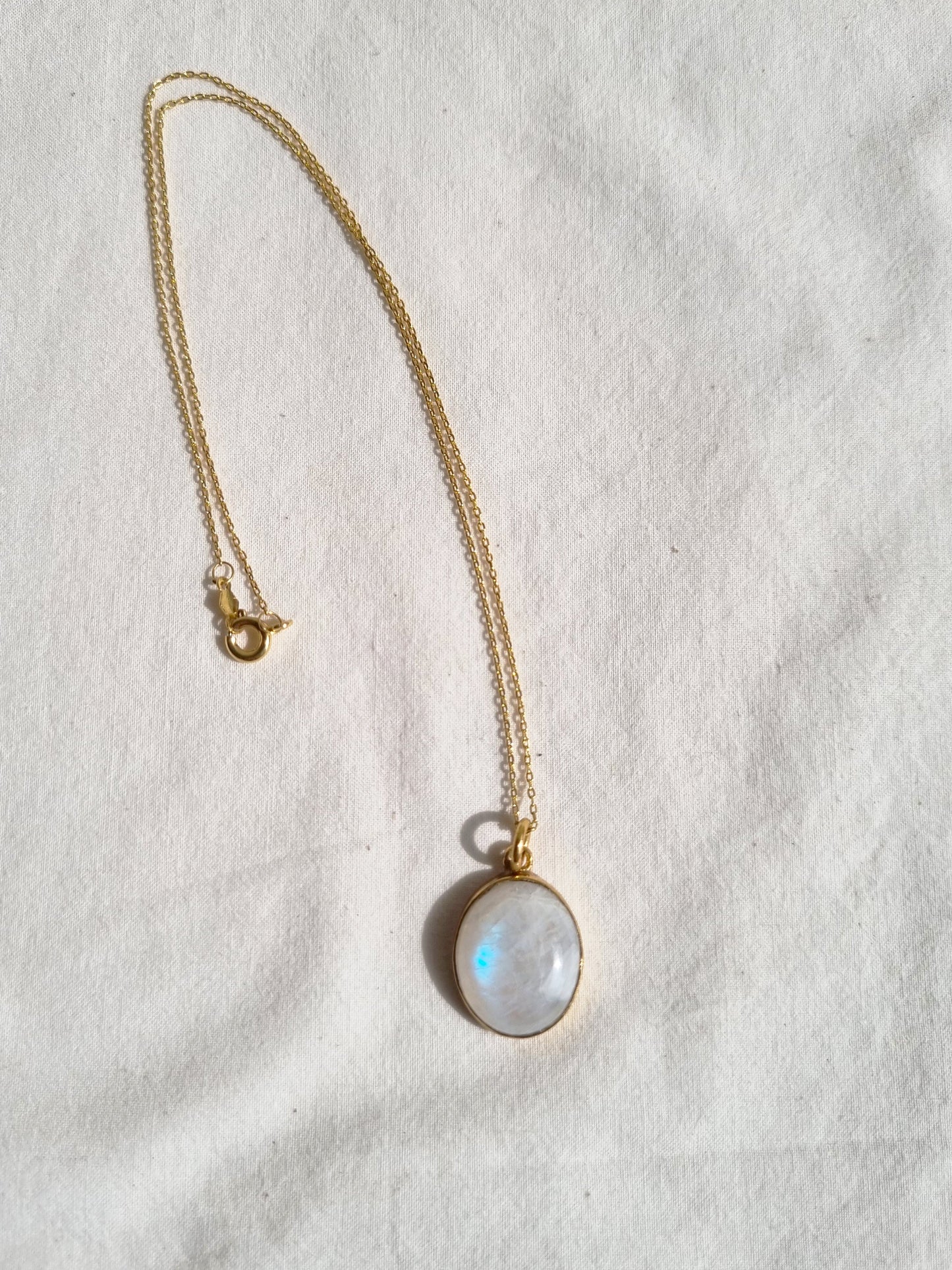 vana - Rainbow Moonstone Oval Pendant