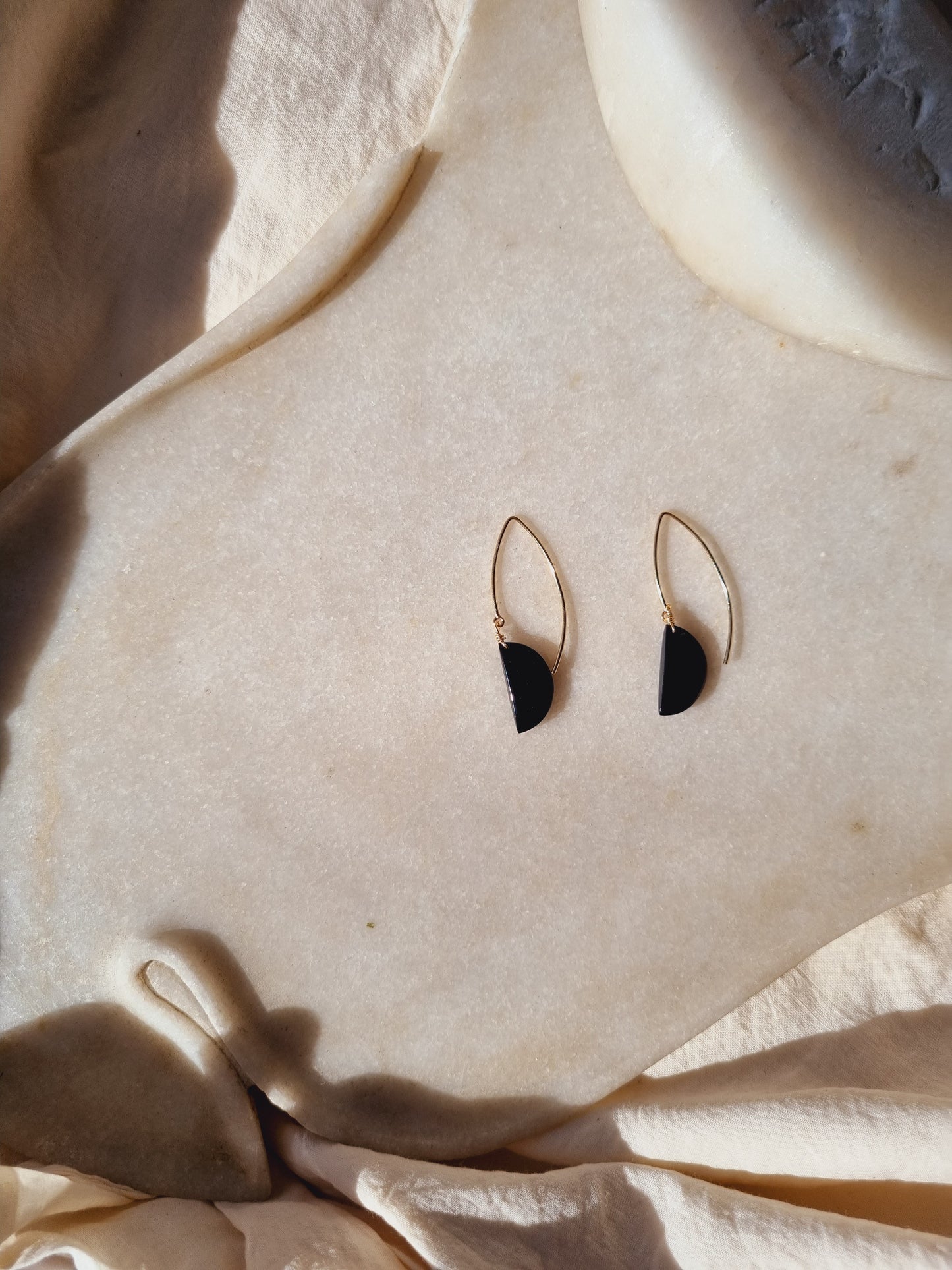 manava - Black Onyx D Marquise Earwire