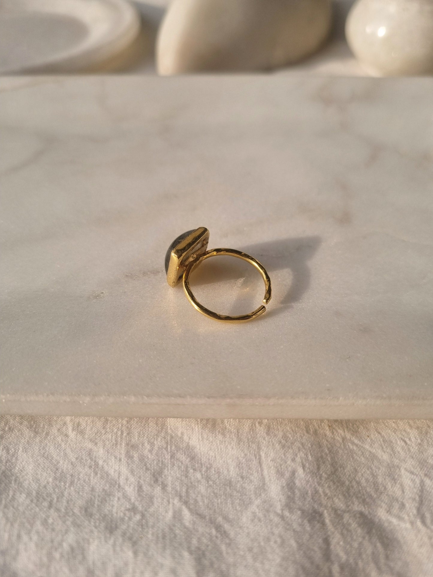 vasa - Labradorite Helix Ring