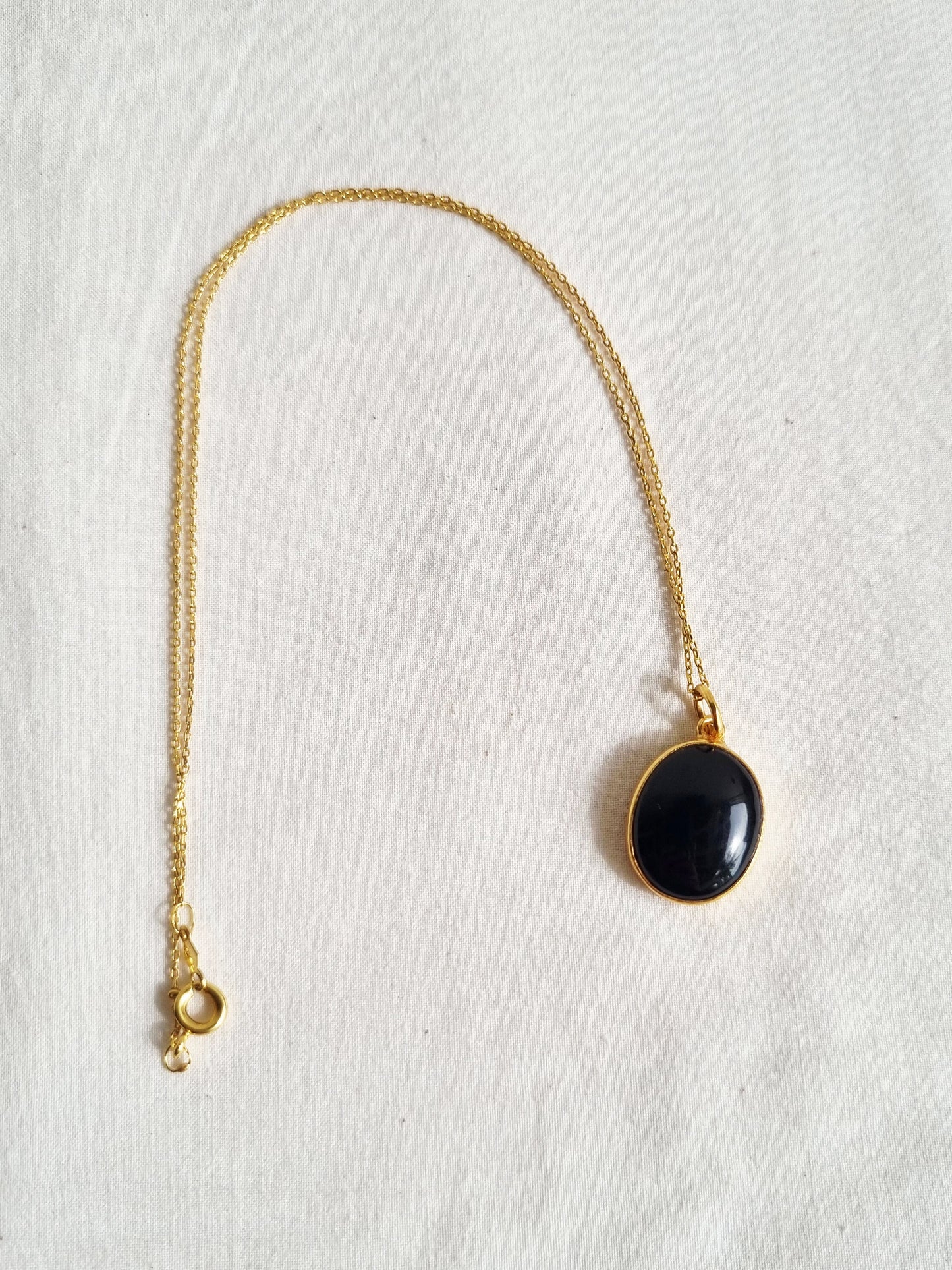 vana - Black Onyx Oval Pendant